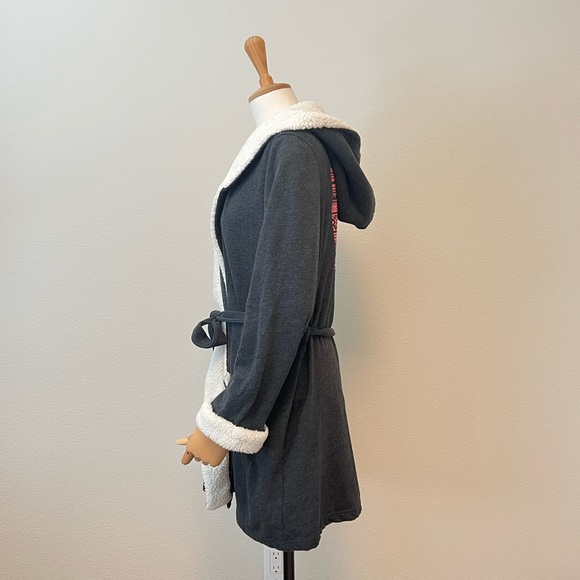 Sherpa lined hood robe Victoria’s Secret - Picture 2 of 8